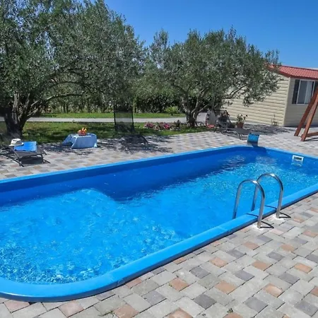 Apartment Alluring In Pako Tane With Swimming Pool Pakostane