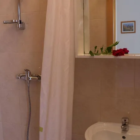 Alluring In Pako Tane With Swimming Pool Apartman Pakostane
